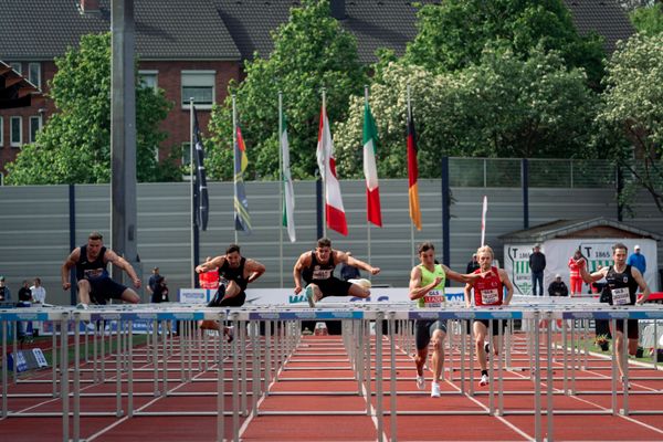 Nico Beckers (LAV Bayer Uerdingen/Dormagen), Tim Nowak (SSV Ulm 1846), Marcel Meyer (Hannover 96), Simon Ehammer (SUI), Marcus Nilsson (SWE), Luca Dieckmann (SSV Ulm 1846) ueber 110m Huerden am 08.05.2022 beim Stadtwerke Ratingen Mehrkampf-Meeting 2022 in Ratingen